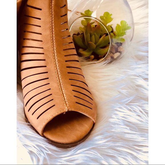 Sandals | - Picture 4 of 5